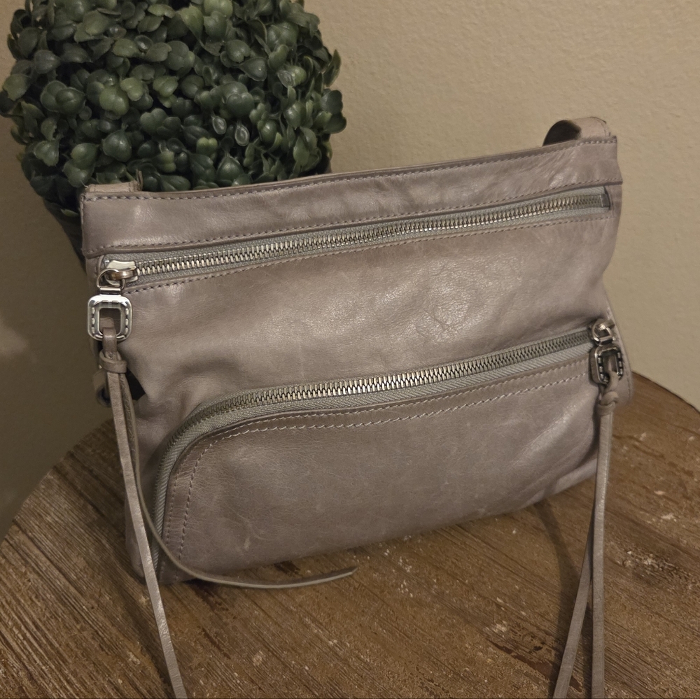HOBO INTERNATIONAL The‎ Original Cassie Taupe Pebbled Leather Crossbody Bag